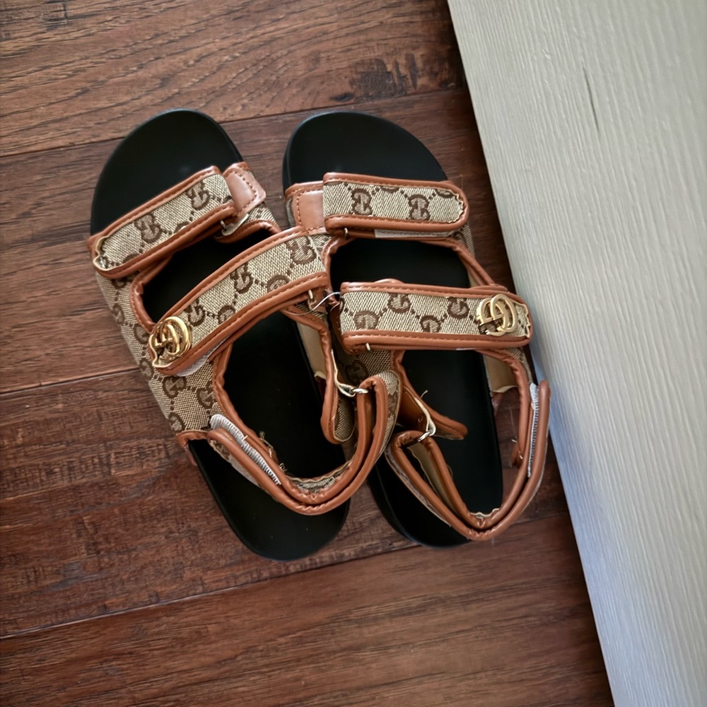 Kids sandals